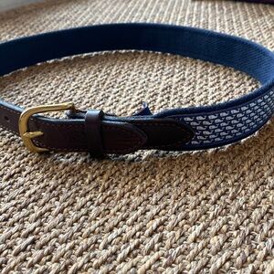 Vineyard Vines belt whale good condition Size 28